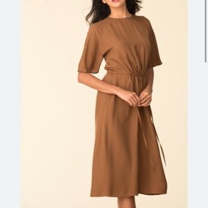 Vince Short Sleeve T Shirt Dress in Palo Santo / Drape Twill Brown Midi Dress